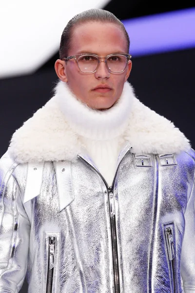 Look 32